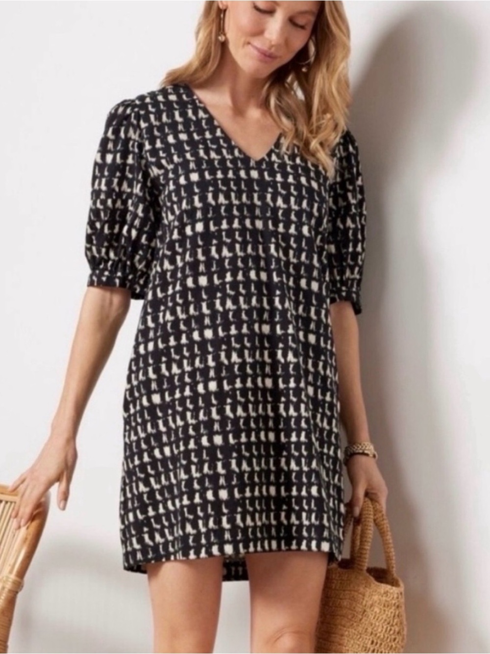 Evereve black tan puff sleeve mini dress with pockets